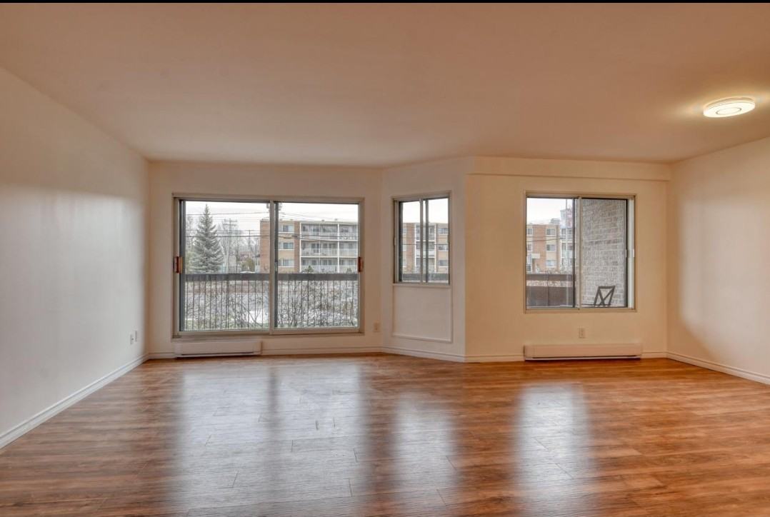 4190 Boulevard Saint-Jean #105 - Photo 3 of 11