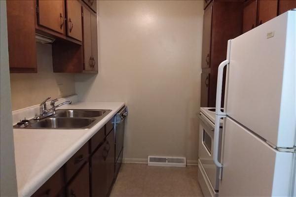 3810 3810 SW 12th st 2 Des Moines, IA 50315 - Photo 3 of 9