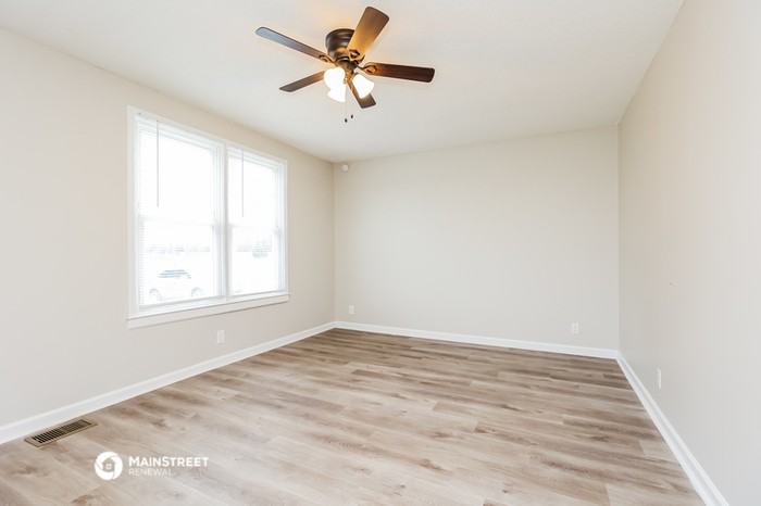 410 Watts Dr - Photo 3 of 16