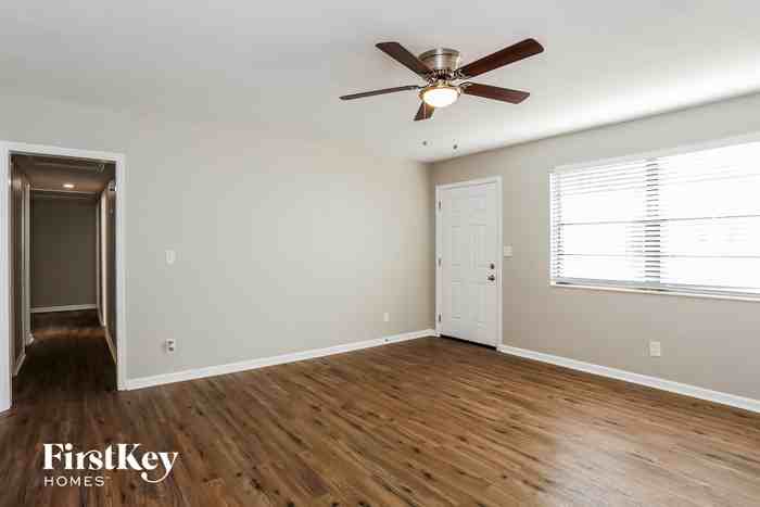 2853 Oakcove Ln - Photo 3 of 15