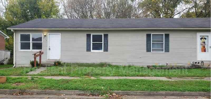 215 Green St - Photo 3 of 14