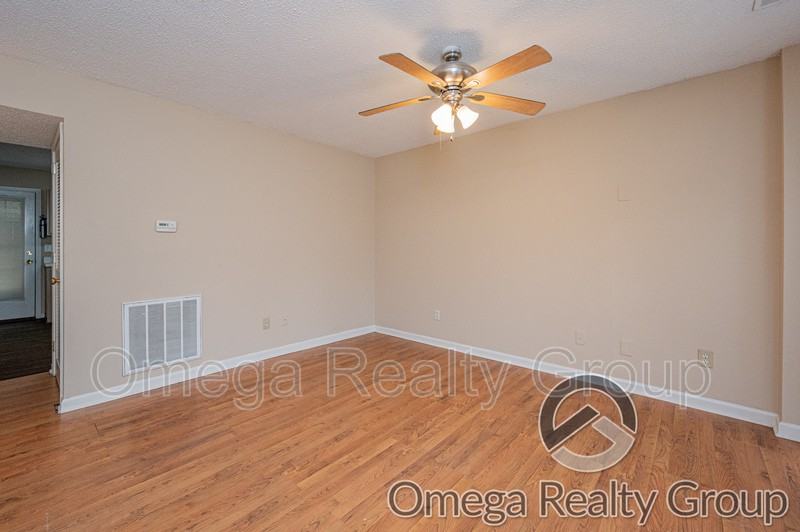 5057 Falling Creek Ln - Photo 5 of 29
