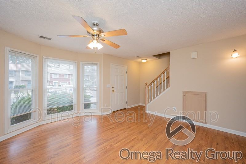 5057 Falling Creek Ln - Photo 7 of 29