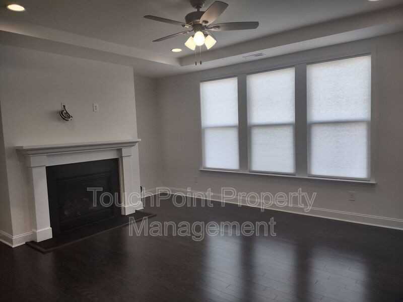 906 Acorn Way - Photo 6 of 18
