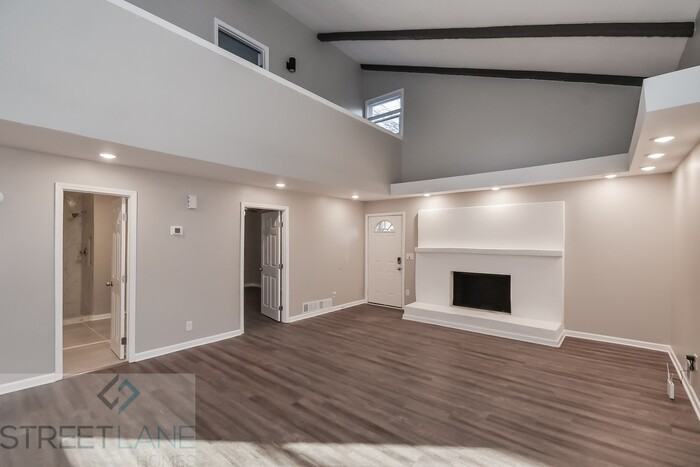 4670 Bedford Pl - Photo 3 of 15