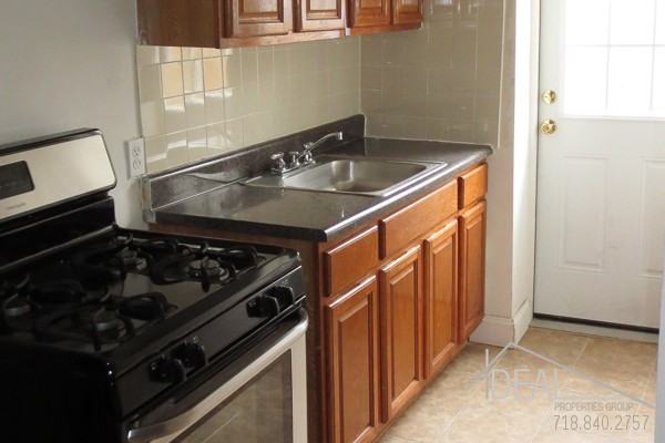 134 Starr St 4R - Photo 3 of 12