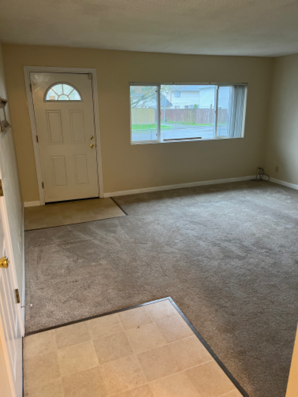 518 W Crow St - Photo 3 of 13