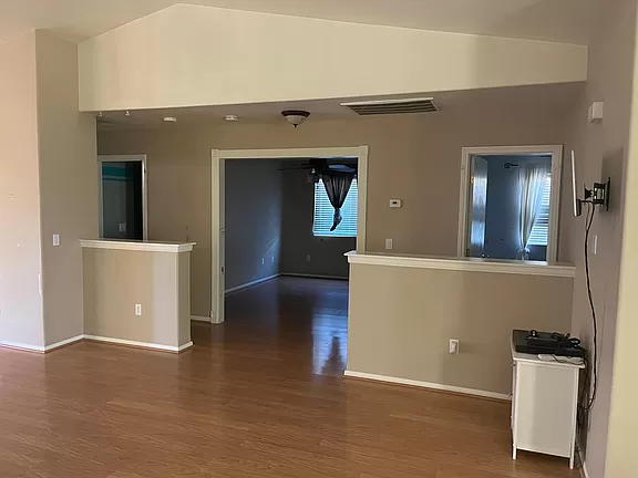 13068 Troy Ct - Photo 2 of 8