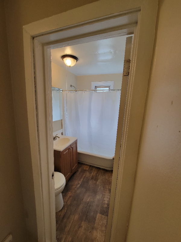 76 Commodore Ave - Photo 2 of 6