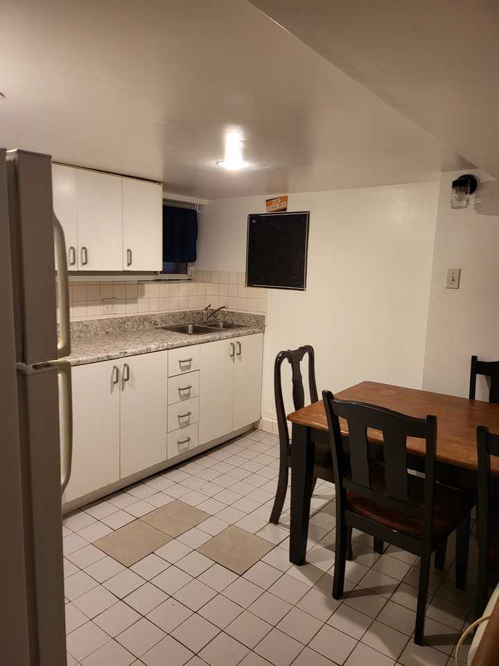 622 Huron Street #B1 - Photo 3 of 12