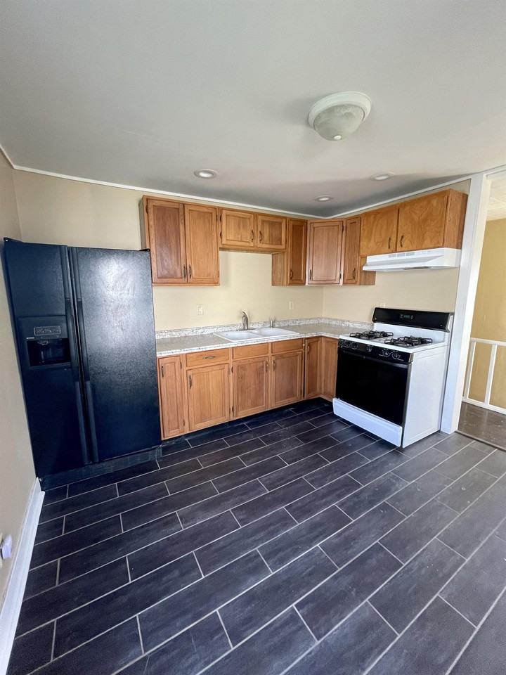 60 E Court St #2 - Photo 2 of 10