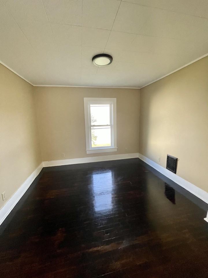 60 E Court St #2 - Photo 7 of 10