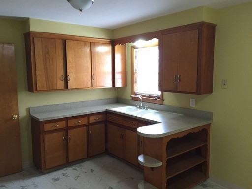 1790 Skyline Dr - Photo 3 of 9