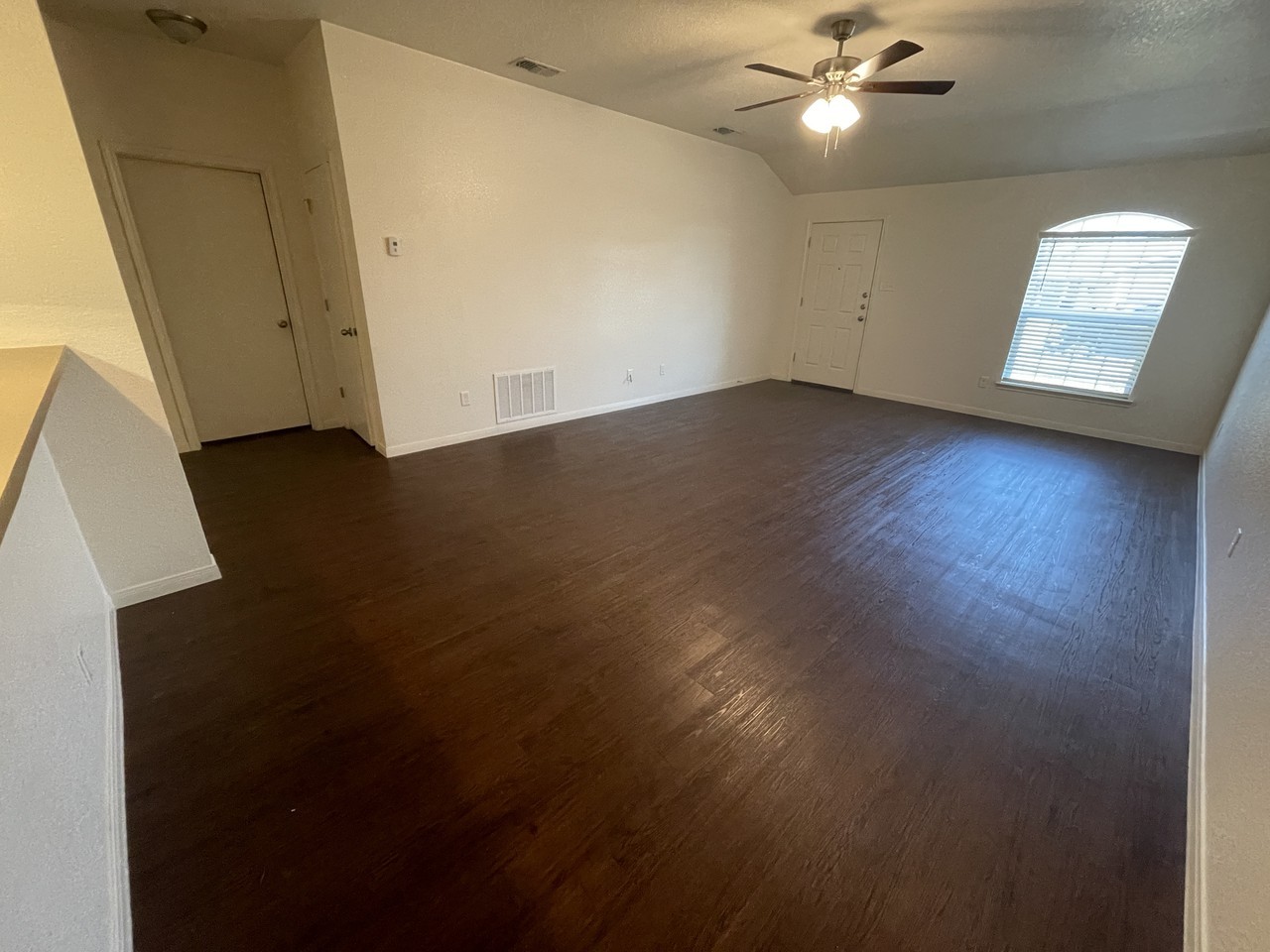 4707 Waterproof - Photo 2 of 15