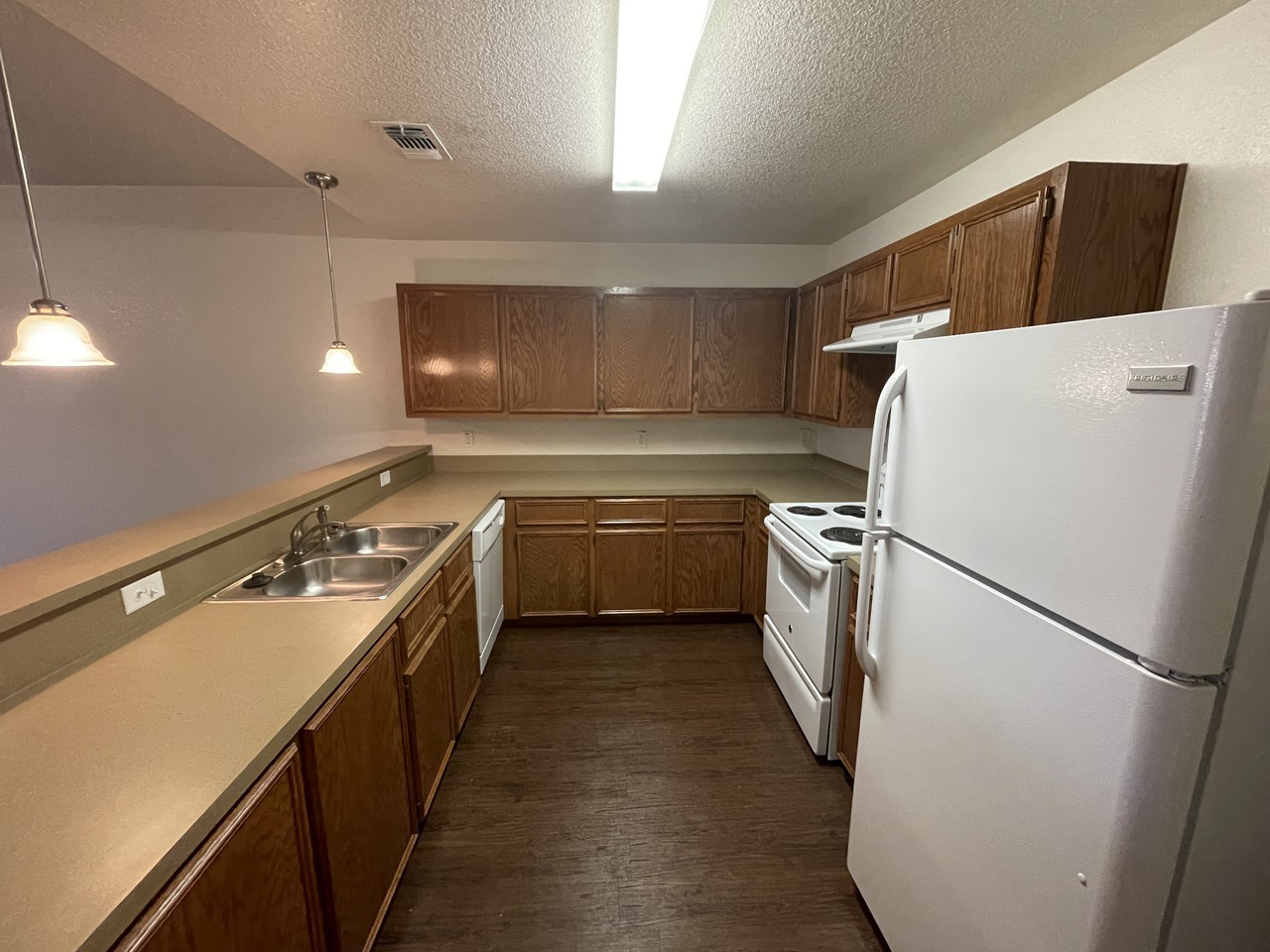 4707 Waterproof - Photo 3 of 15