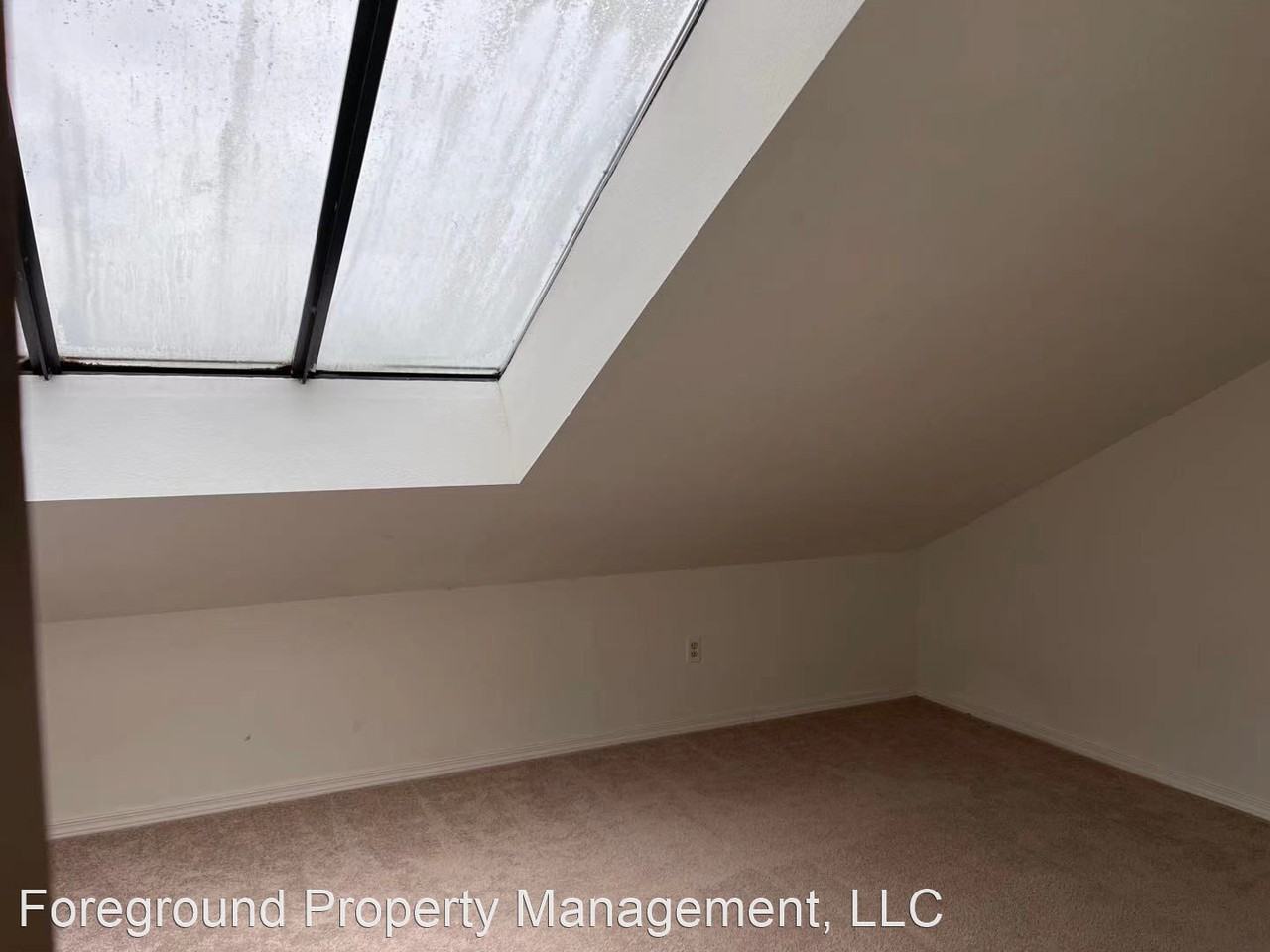543 Overlake Dr E - Photo 3 of 15