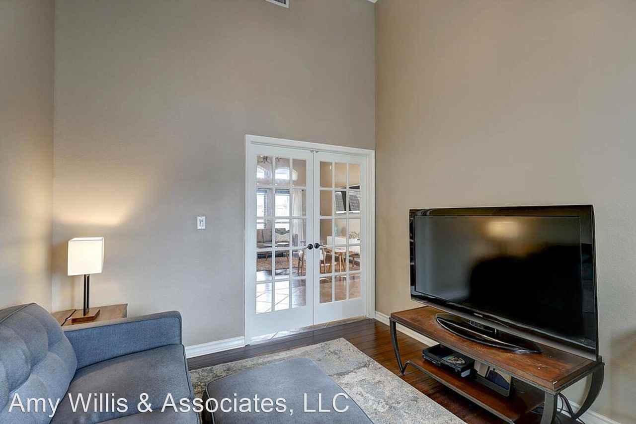 15134 Barataria Dr - Photo 3 of 35