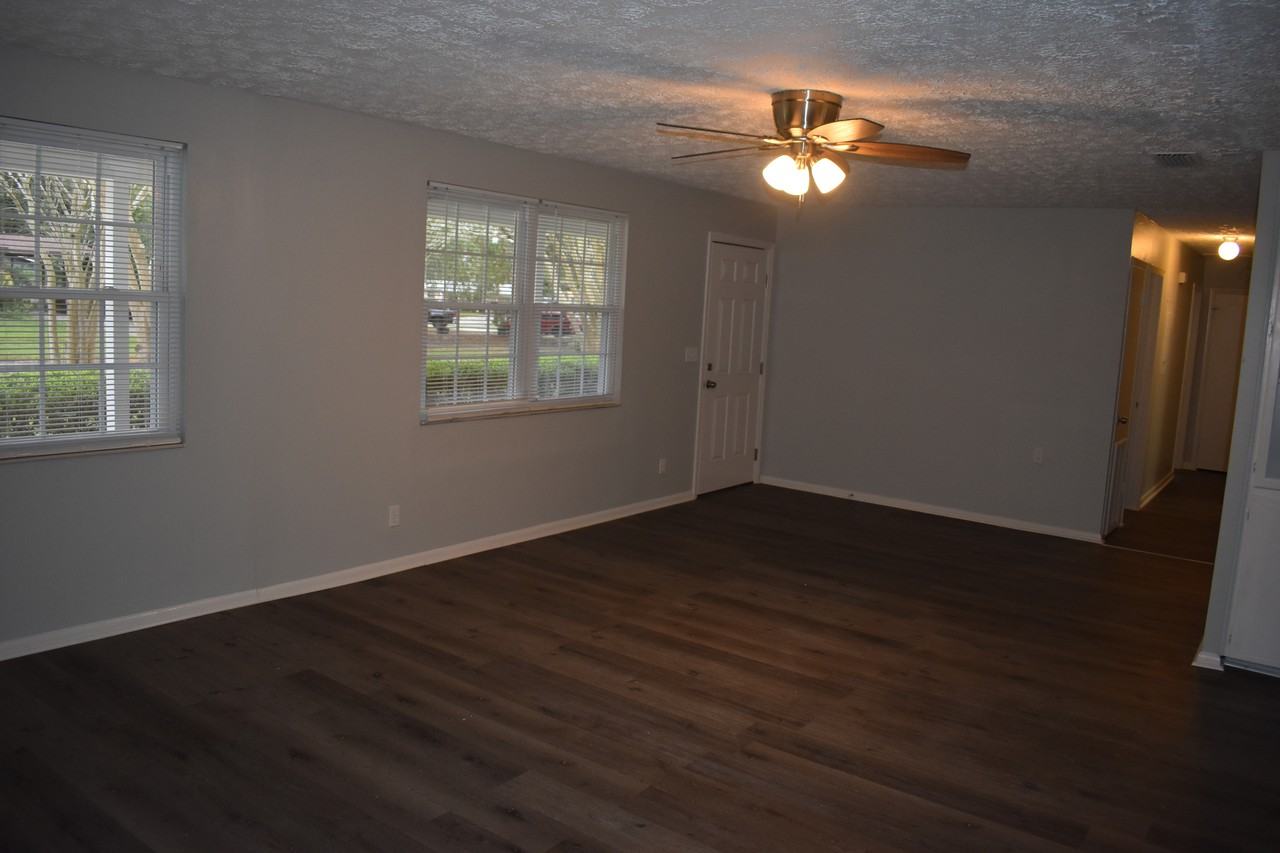 7632 Hillside Dr - Photo 3 of 15