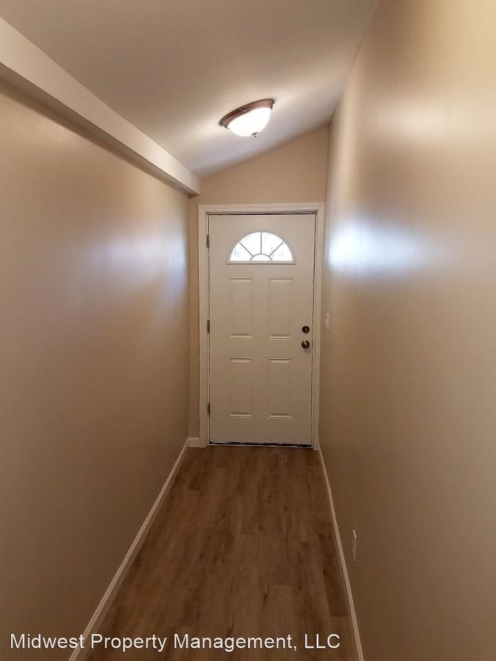 312 N 8th St - Photo 2 of 11