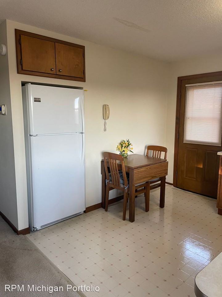 4928 Naomi Rd - Photo 3 of 16