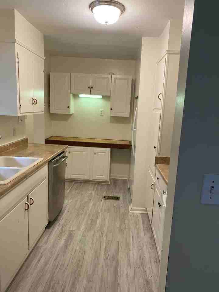 112 Winston Dr - Photo 3 of 28