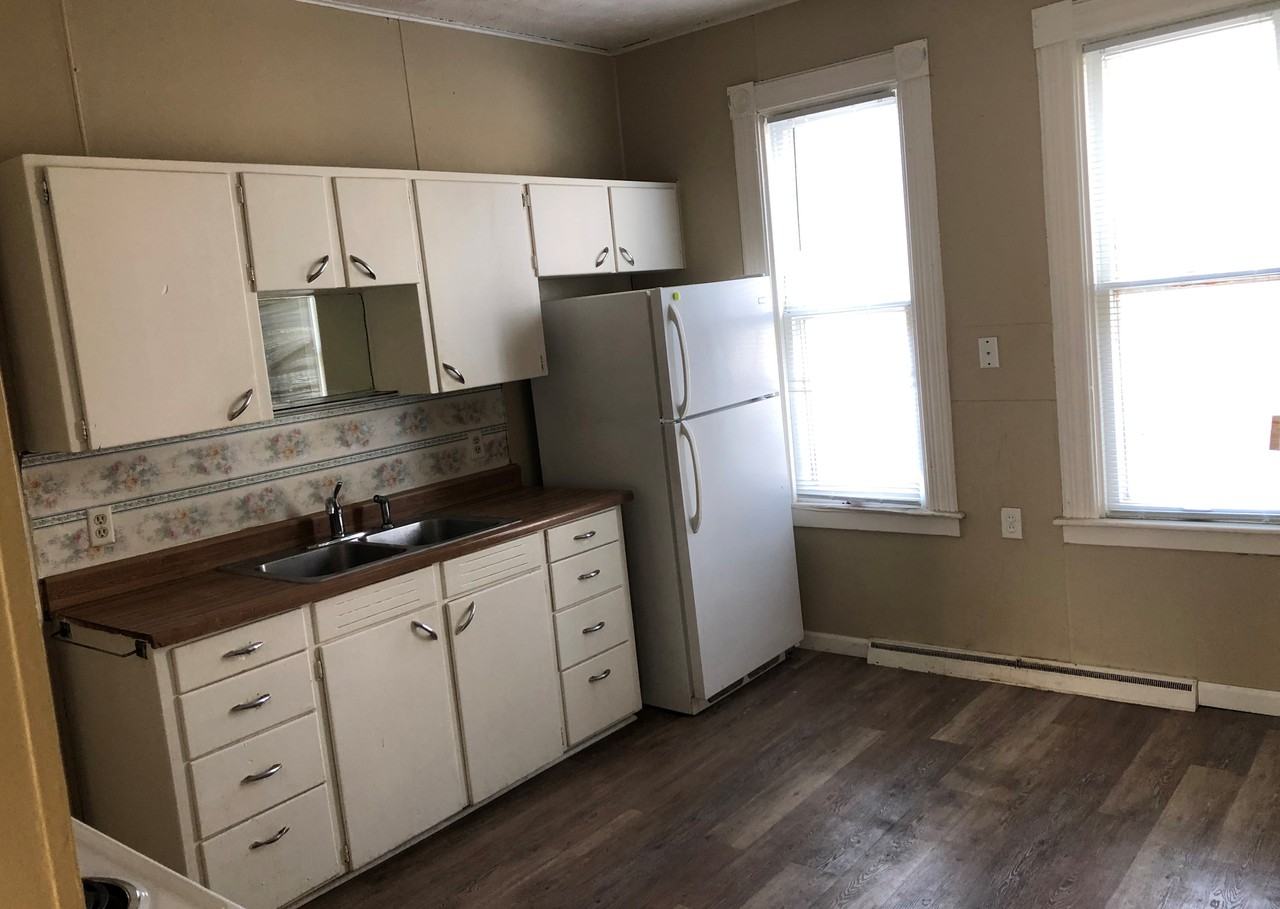 252 W 10th St - Photo 2 of 15