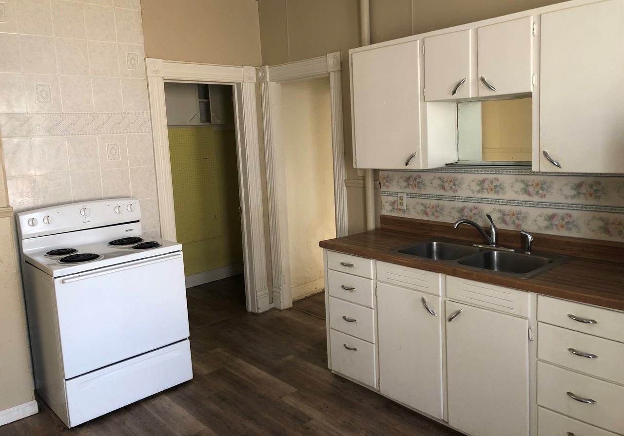 252 W 10th St - Photo 3 of 15