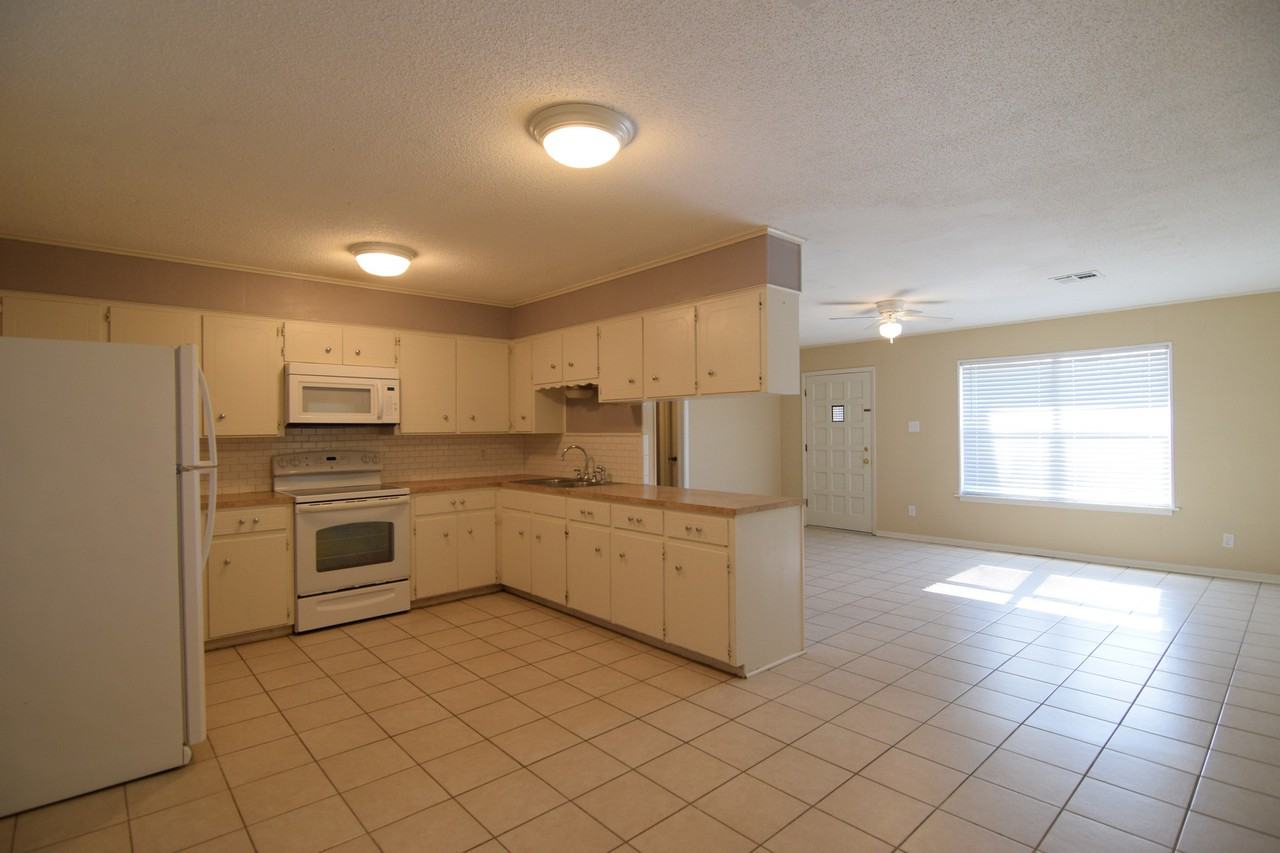 1405 Magnolia St - Photo 4 of 19