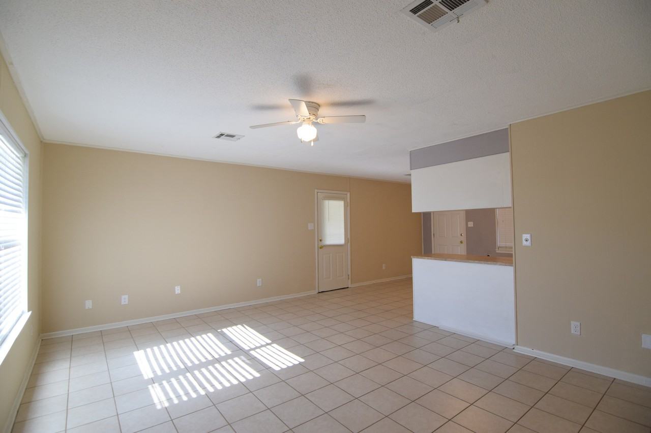 1405 Magnolia St - Photo 5 of 19