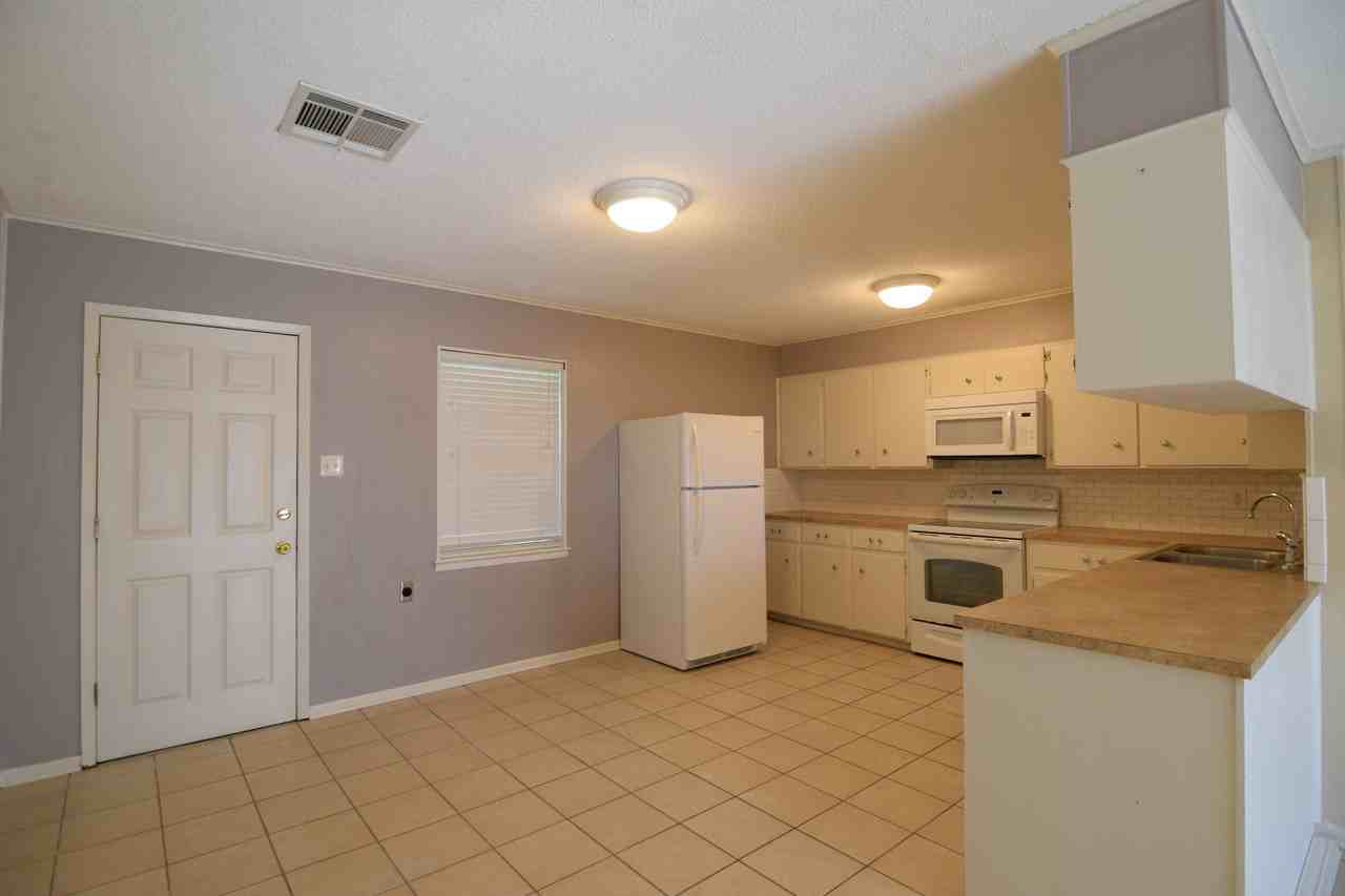 1405 Magnolia St - Photo 6 of 19