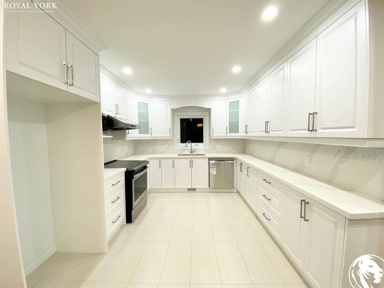 19 Balaclava Dr #1 - Photo 2 of 25