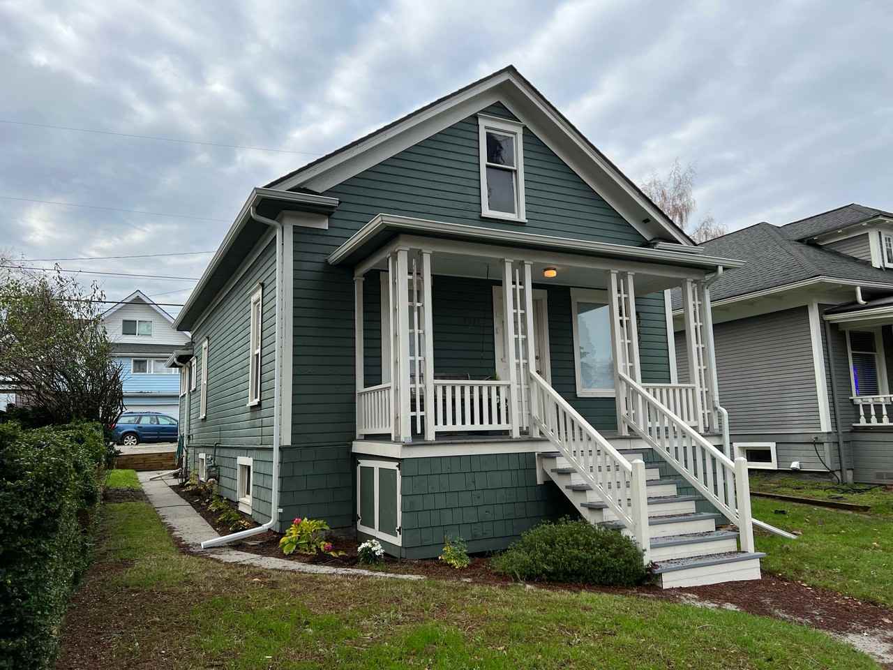 5511 Brooklyn Ave Ne #A - Photo 3 of 31