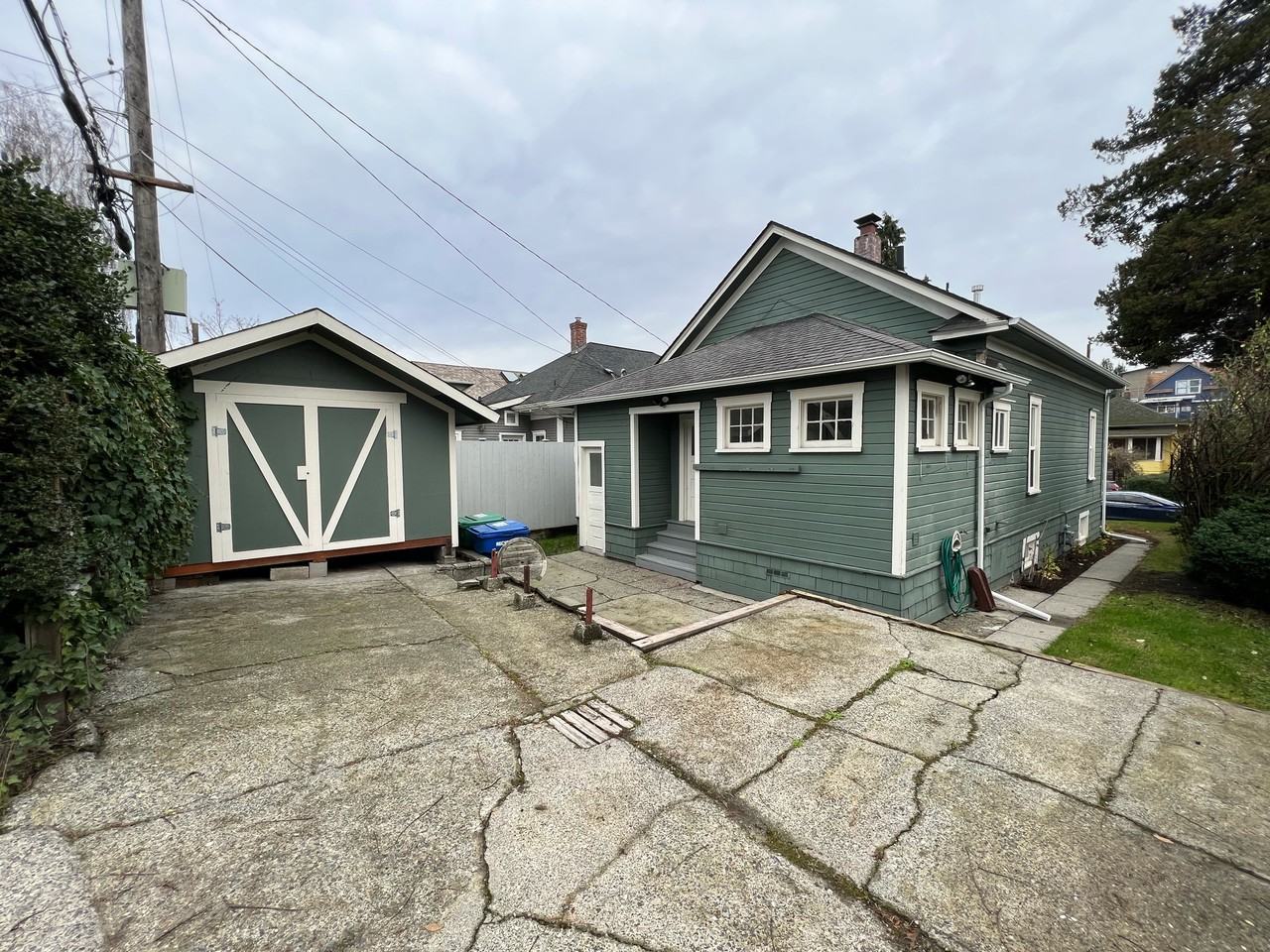 5511 Brooklyn Ave Ne #A - Photo 4 of 31