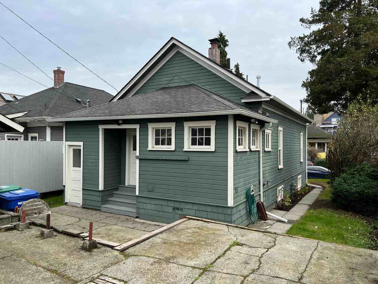 5511 Brooklyn Ave Ne #A - Photo 5 of 31