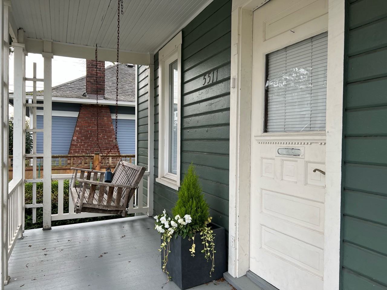 5511 Brooklyn Ave Ne #A - Photo 6 of 31