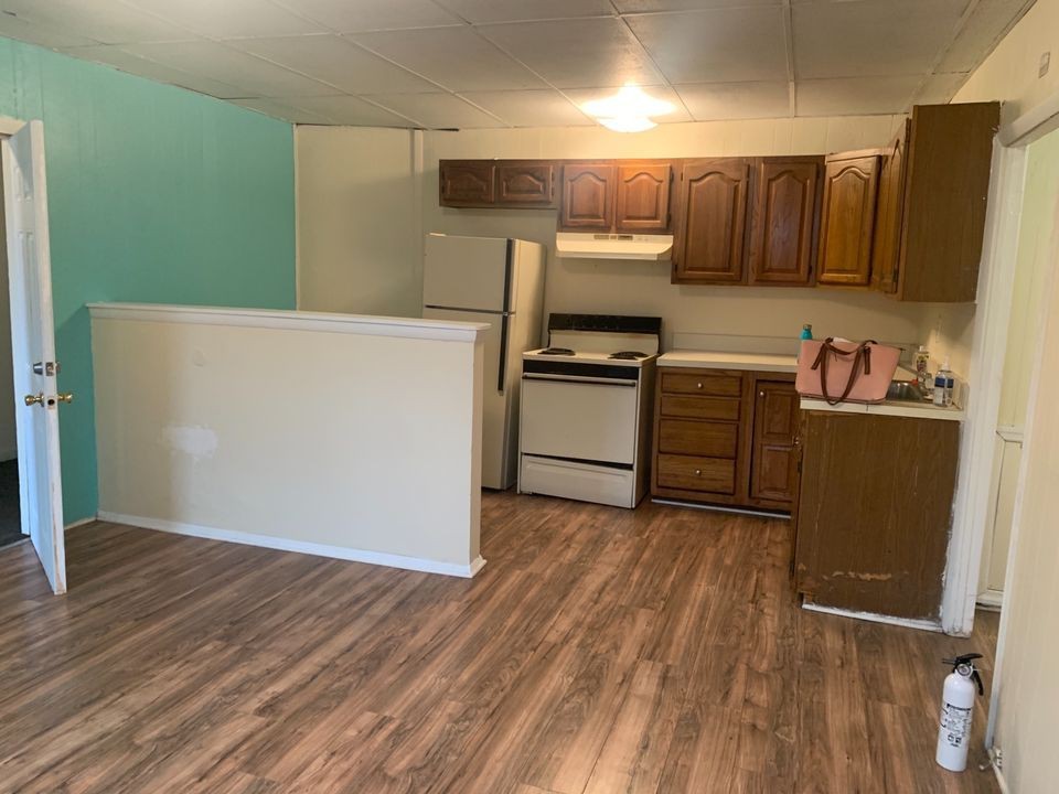 Pine St Apartments - Photo 3 of 8