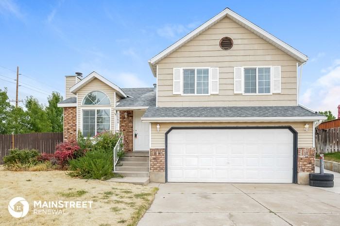 1194 W 2600 N - Photo 2 of 18