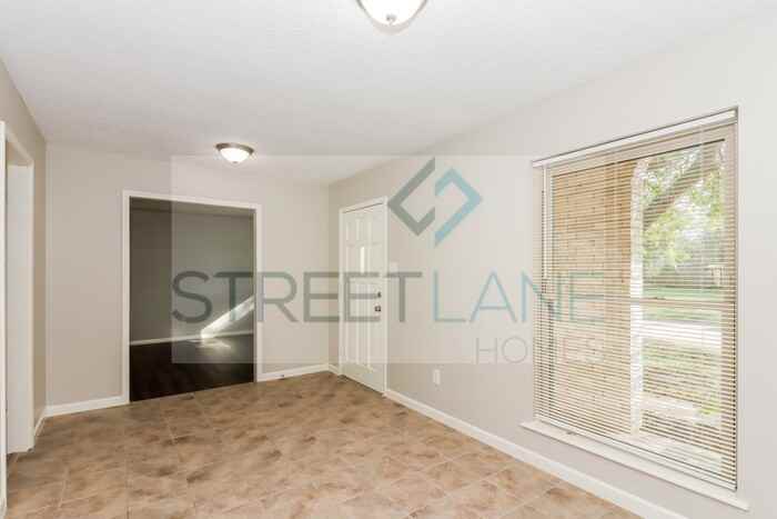 2104 Yorktown Ct S - Photo 3 of 15