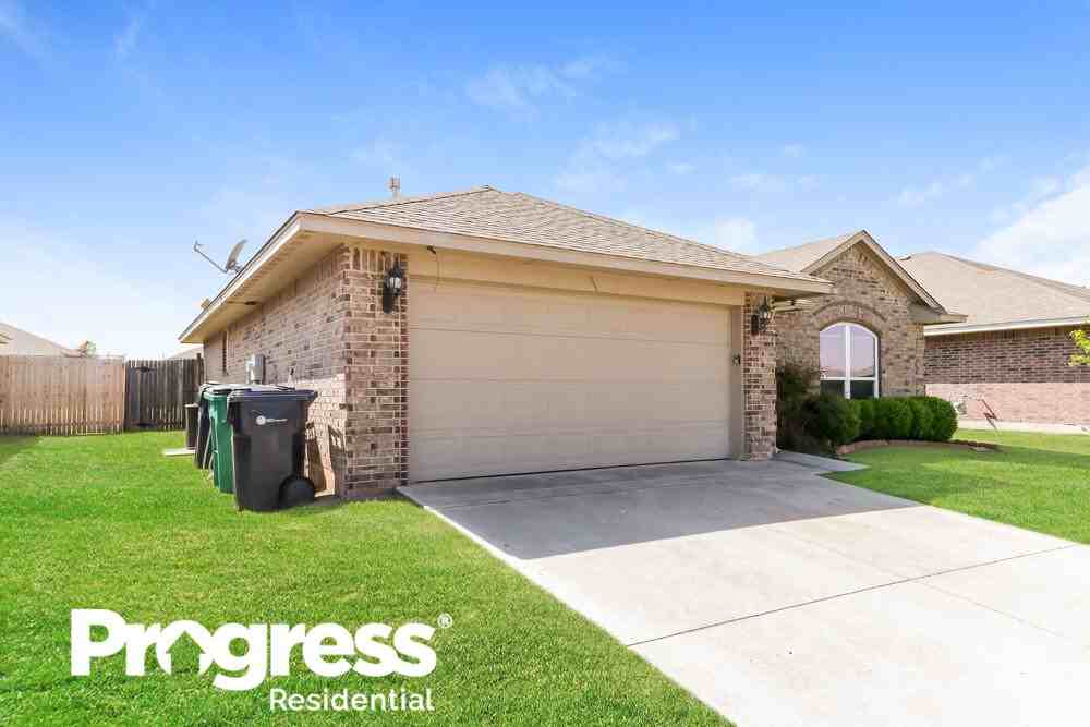 7913 Eagle Cir - Photo 2 of 25