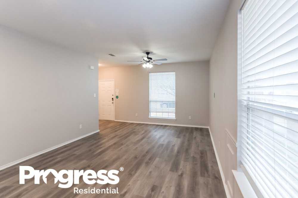 4828 Stetson Dr S - Photo 3 of 16