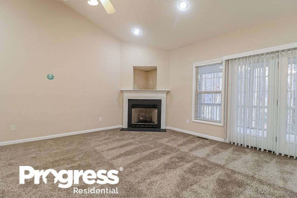 115 Lily Xing - Photo 3 of 21