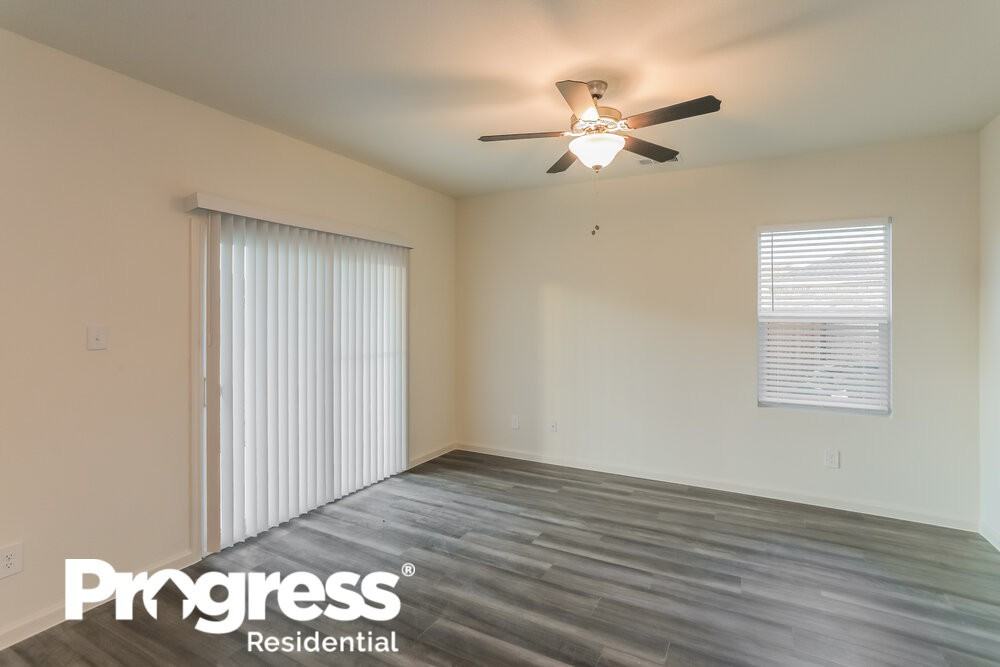 13324 Pine Dunes Dr - Photo 3 of 16