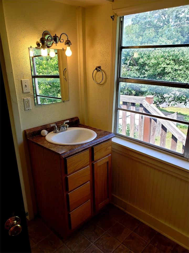 622 N 3rd Ave #2 - Photo 2 of 8