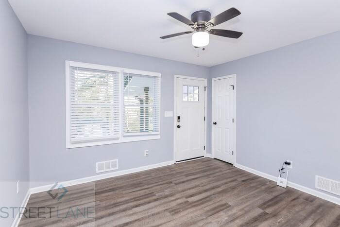 2515 Woodland Dr Nw - Photo 3 of 15