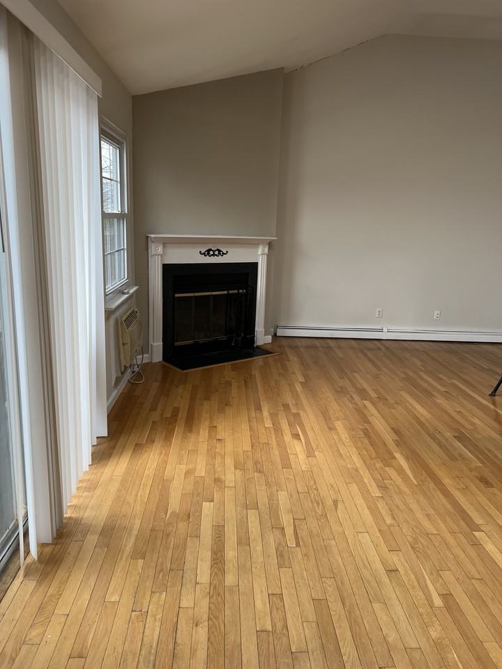 10 Lexington Hl Unit 11 - Photo 2 of 6