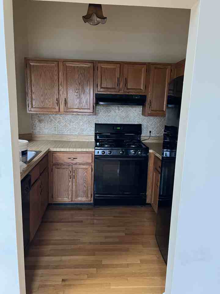 10 Lexington Hl Unit 11 - Photo 3 of 6