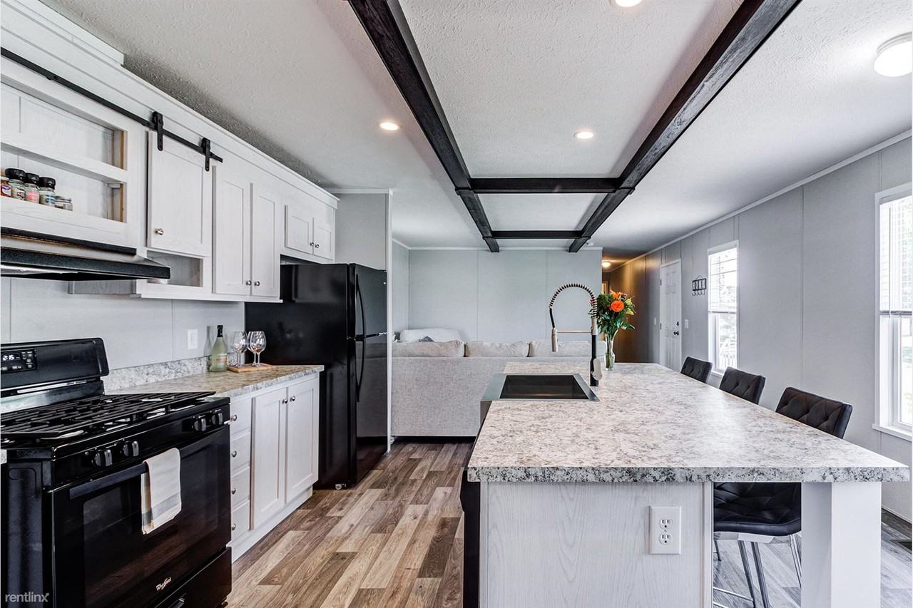 Cambridge Courts - Photo 2 of 10