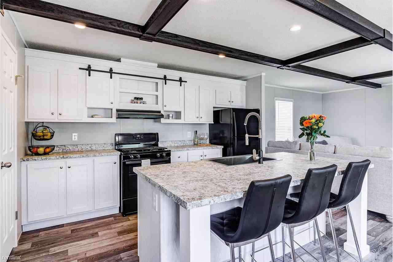 Cambridge Courts - Photo 3 of 10