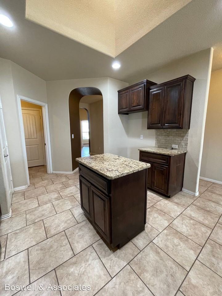 6705 Victory Pkwy - Photo 3 of 11