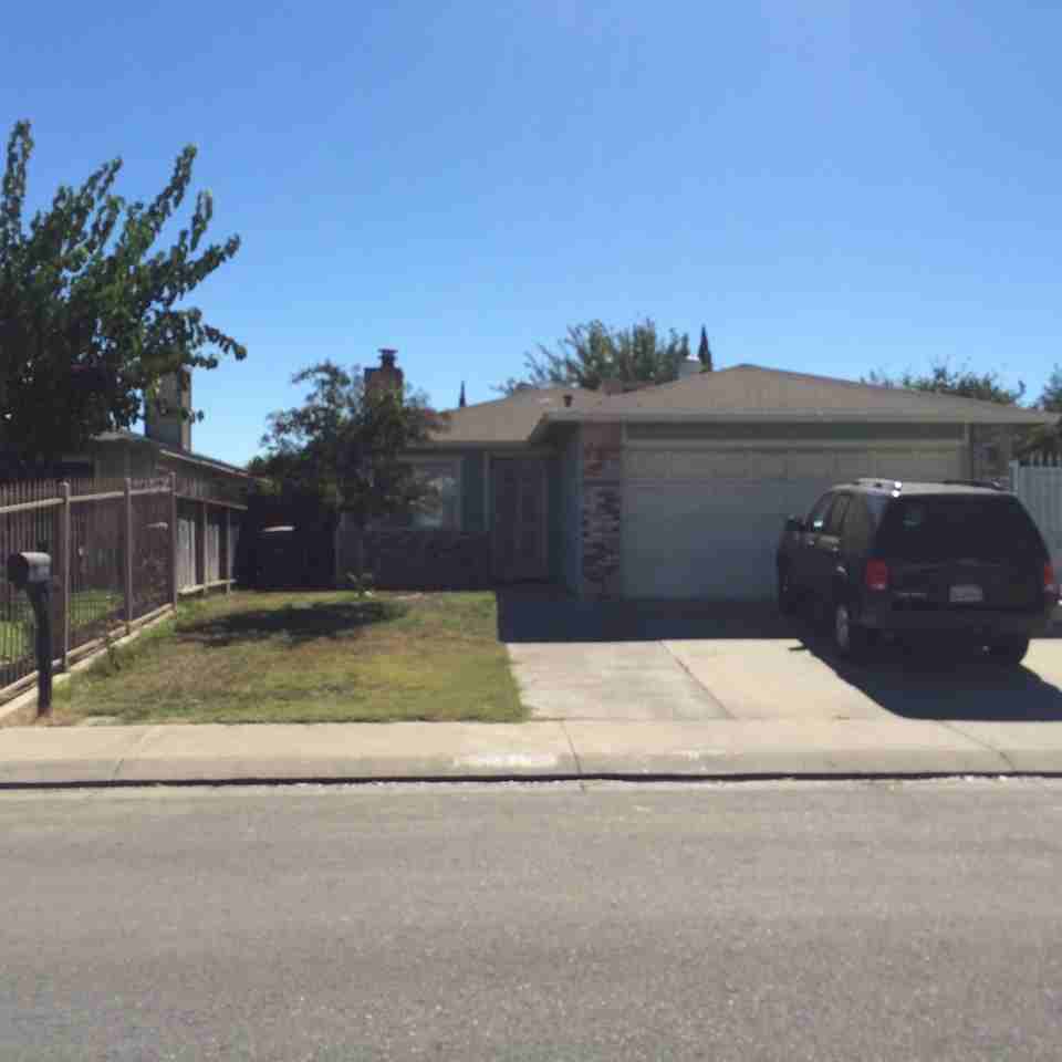 4416 Sunset Terrace - Photo 2 of 17